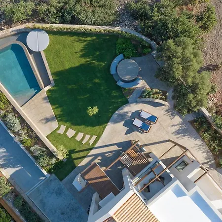 Beachfront Linum Escape Retreat With A Heated Pool Villa *